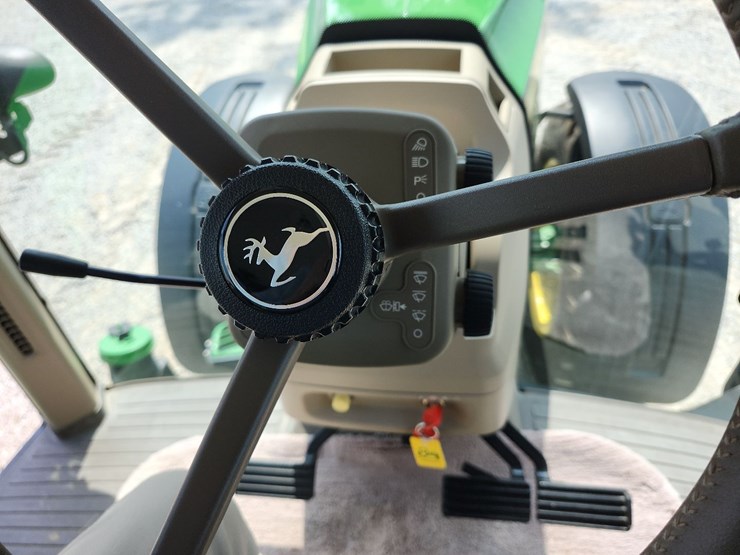 2013-john-deere-8235r-image-40