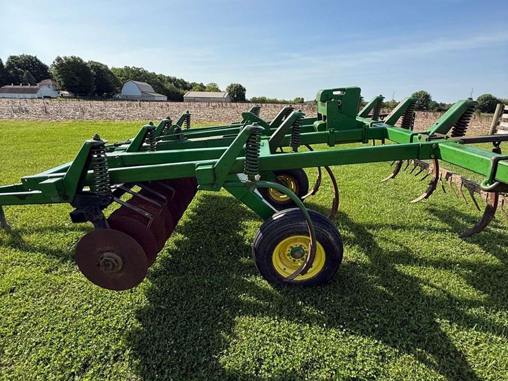 john-deere-710-image-1