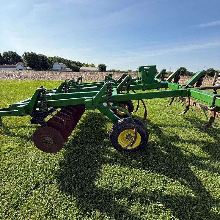 JOHN DEERE 710