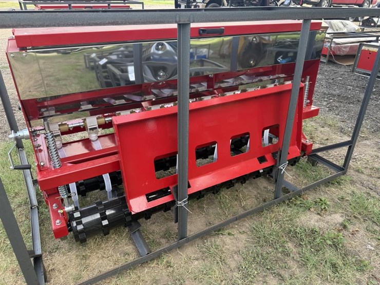 #9-•-seeder-to-fit-skid-steer-&-3-pt-quick-hitch-image-4