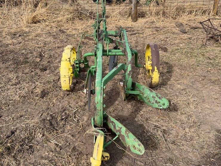 john-deere-pull-type-two-bottom-plow-image-4