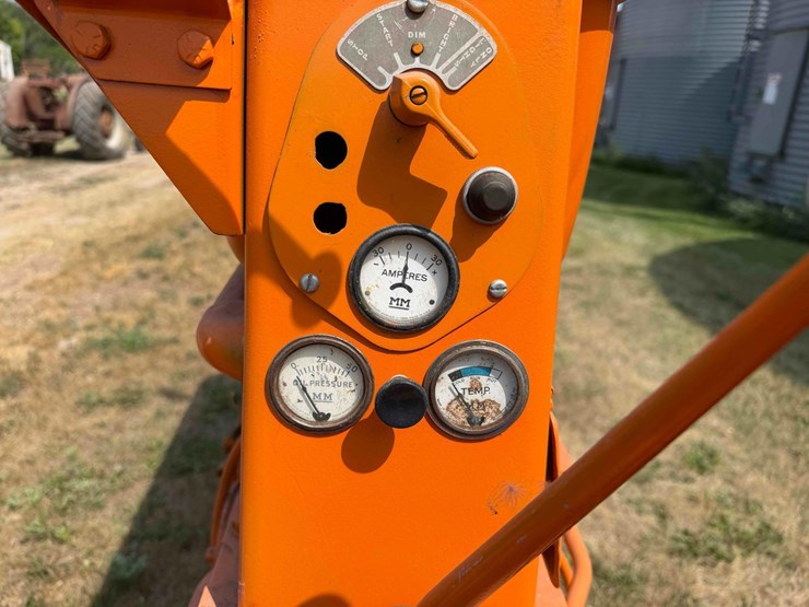 minneapolis-moline--z-tractor-image-19