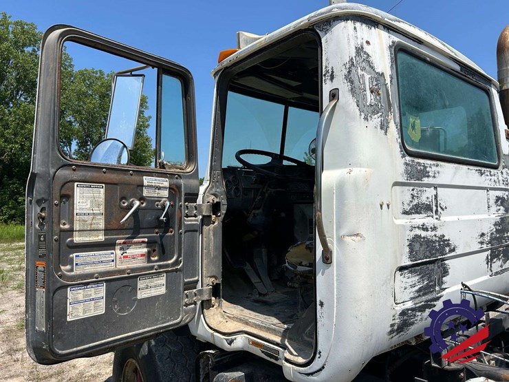 1992-mack-dm600gk-rear-discharge-concrete-mixer-truck-image-84