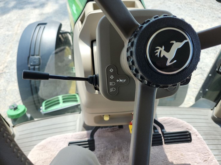 2013-john-deere-8235r-image-39