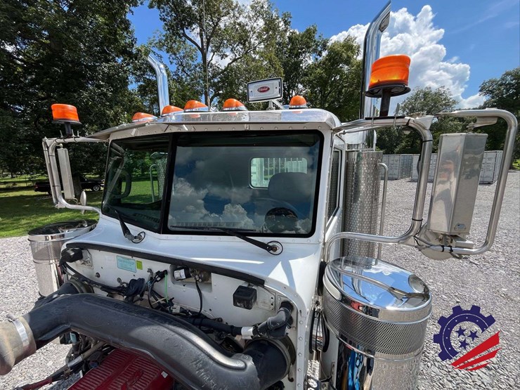 2013-peterbilt-367-image-57