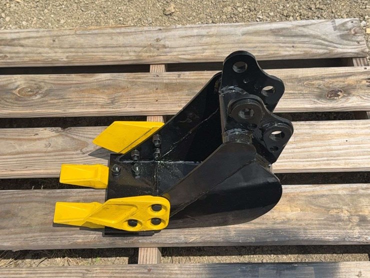 7”-w-mini-excavator-bucket-model-zl-12-image-1