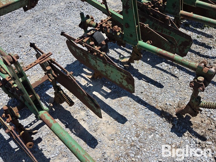 john-deere-6r30"-cultivator-image-11