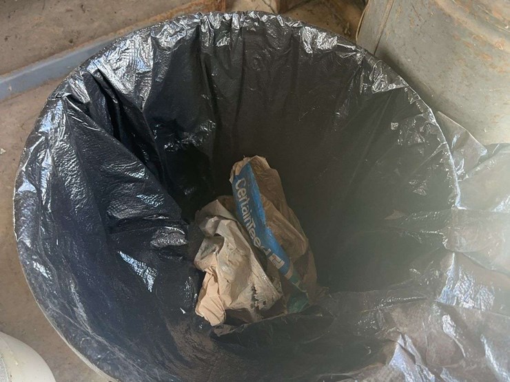 galvanized-metal-trash-cans-with-lid-image-3