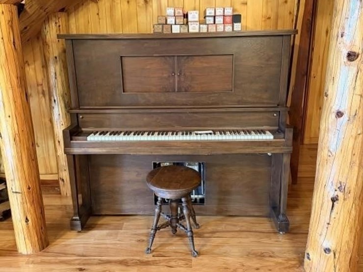 offsite--antique-player's-piano-image-1