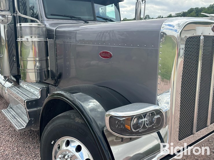 2016-peterbilt-389-image-15