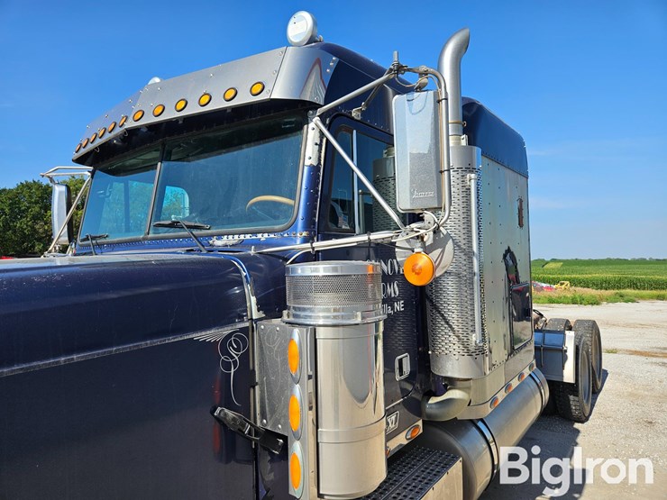 2005-freightliner-fld132-classic-xl-image-9