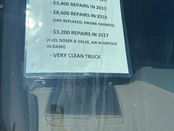 2012-freightliner-cascadia-semi-tractor-image-2