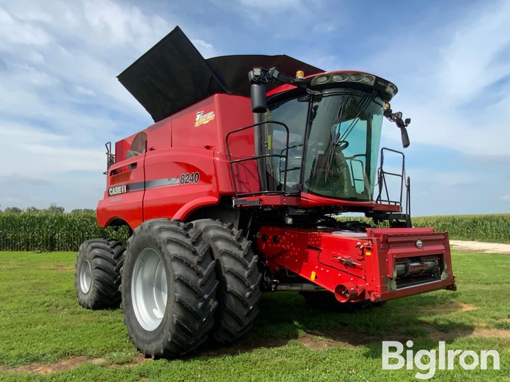 2018-case-ih-8240-image-3