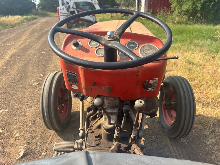 massey-ferguson-135-image-8