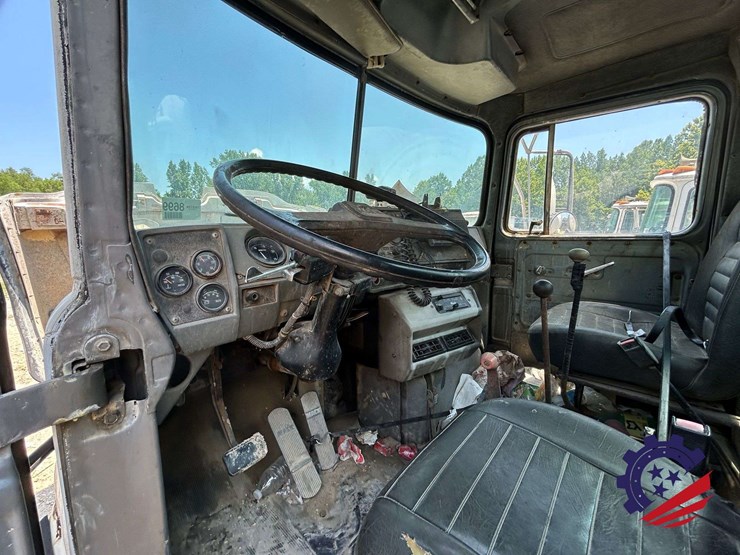 1992-mack-dm600gk-rear-discharge-(glider-kit)-concrete-mixer-truck-image-59
