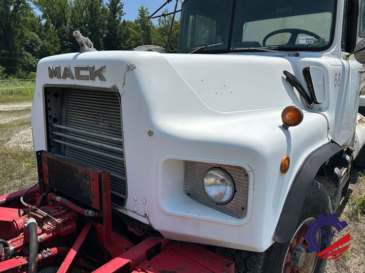 1988-mack-dm690s-image-19