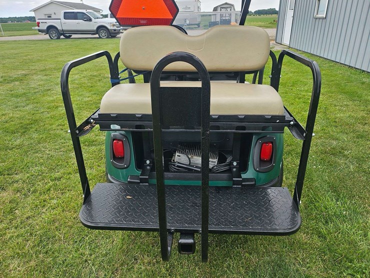 e-z-go-electric-golf-cart-image-7