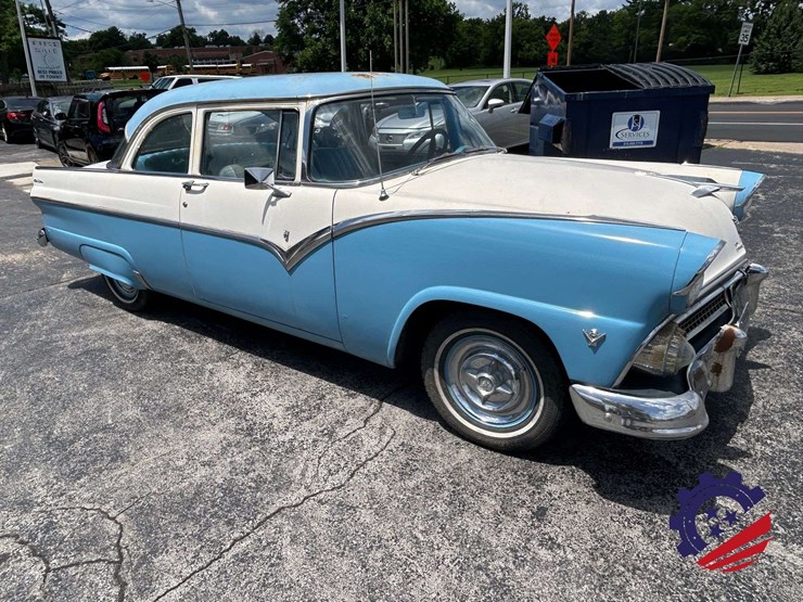 1955-ford-fairlane-club-sedan-image-8