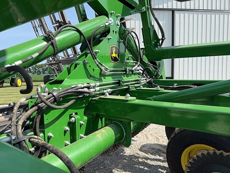 2021-john-deere-2660vt-image-18