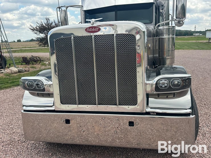 2016-peterbilt-389-image-12