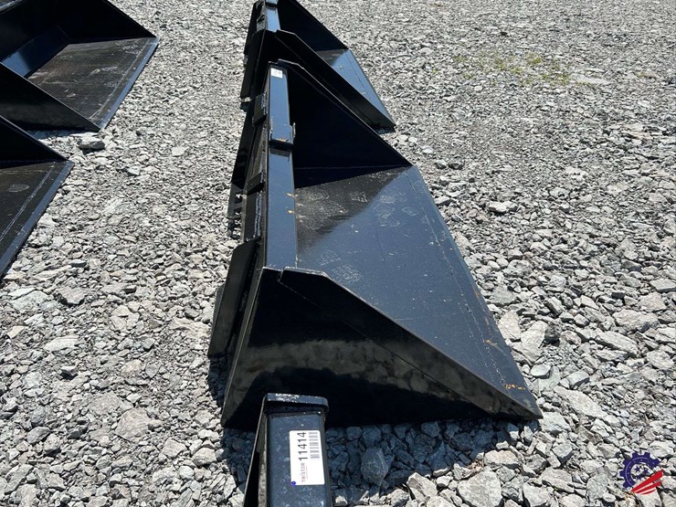 skid-steer-bucket-with-blade-attachment-image-6