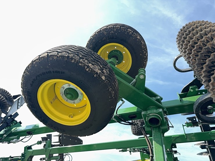 2021-john-deere-2660vt-image-26