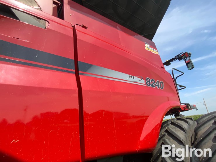 2018-case-ih-8240-image-19