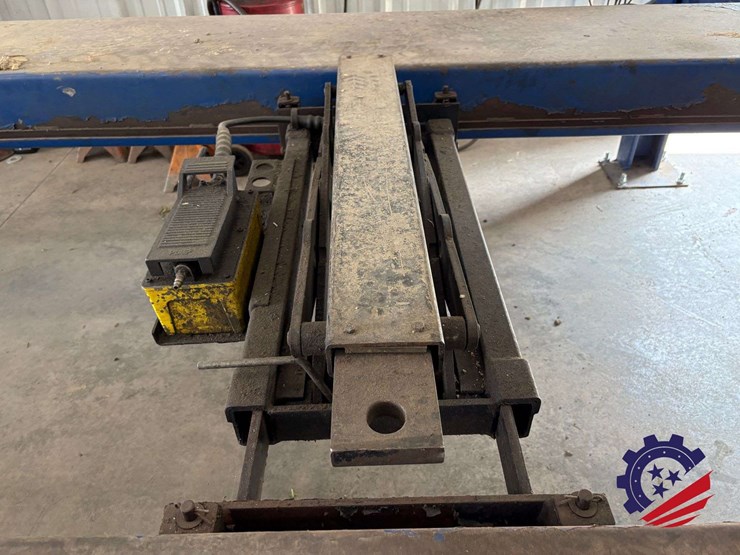 2014-bendpak-hds-14x-14,000-lb.-extended-four-post-vehicle-lift-with-dual-rolling-bridge-jacks-image-18