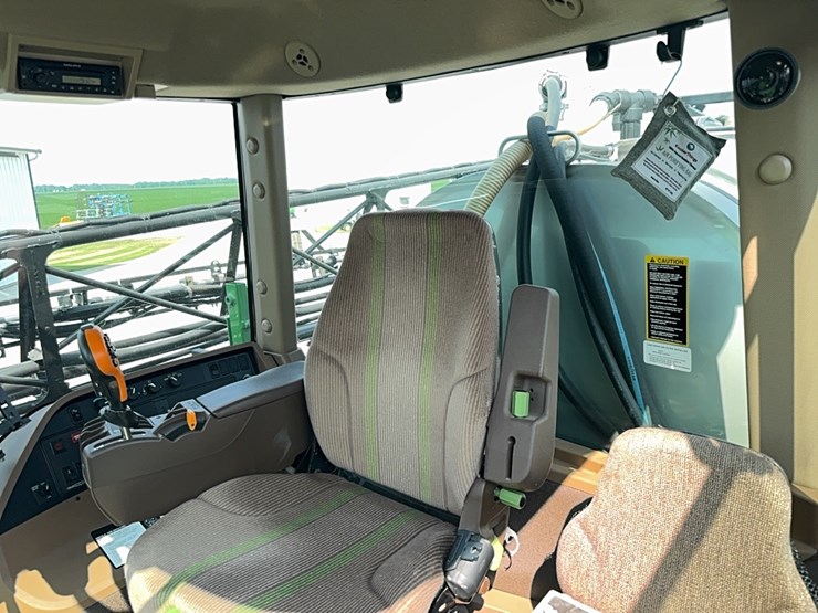 2011-john-deere-4730-image-48