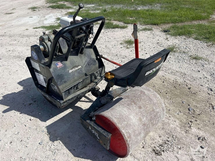 brouwer-ride-on-mini-tandem-turf-roller-image-4