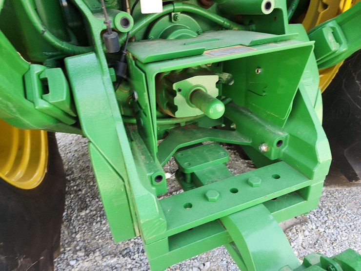2013-john-deere-8235r-image-16