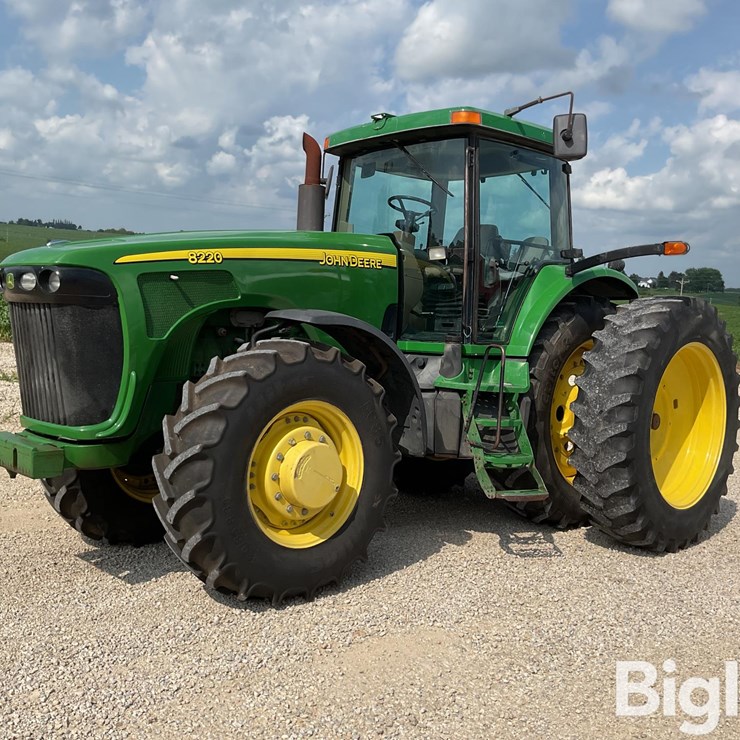 2004 JOHN DEERE 8220