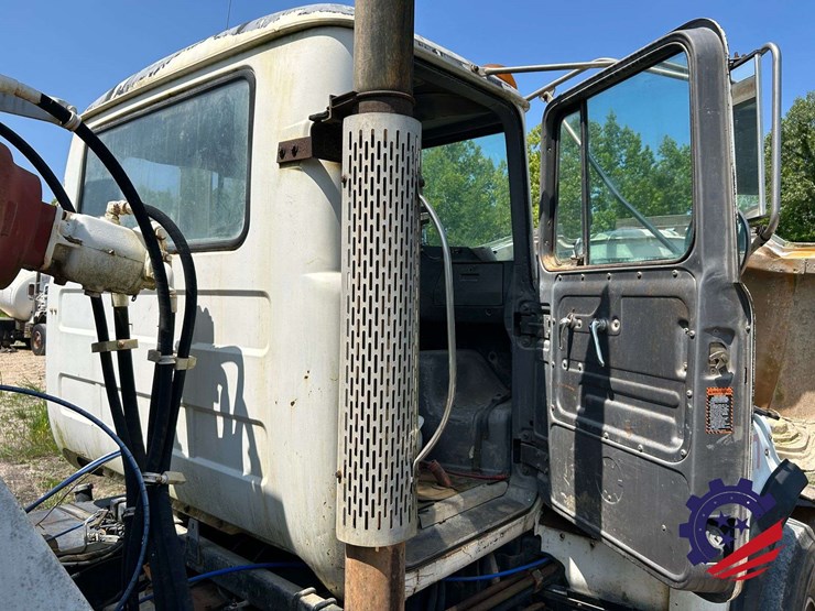 1997-mack-dm-concrete-mixer-truck-image-76