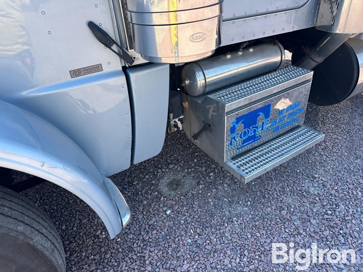 2020-peterbilt-389-image-12