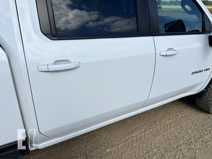 2021-chevrolet-silverado-2500hd-lt-image-12