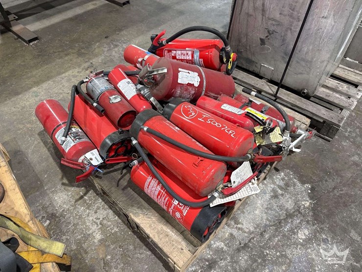 pallet-of-miscellaneous-fire-extinguishers-image-3