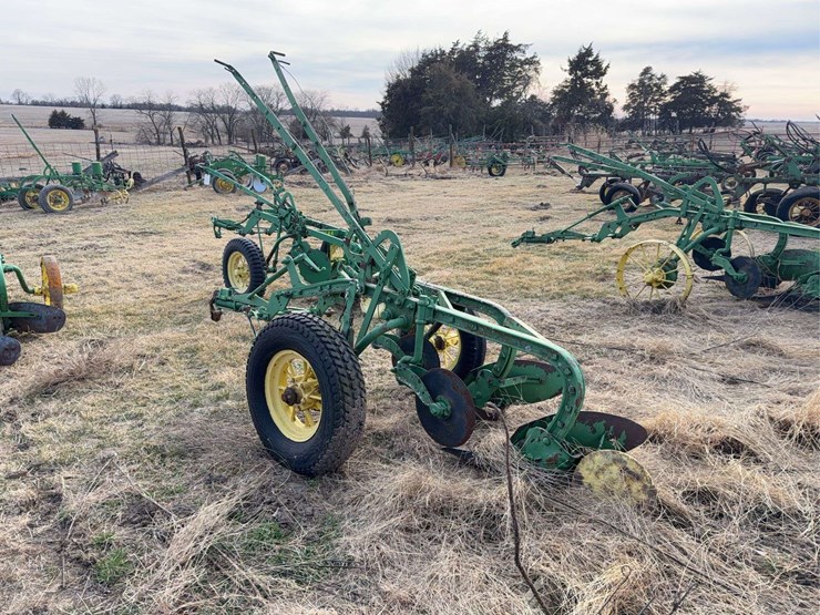 john-deere-pull-type-two-bottom-plow-image-5