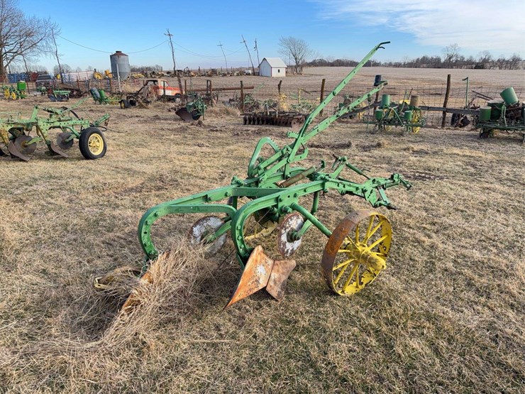 john-deere-pull-type-two-bottom-plow-image-3