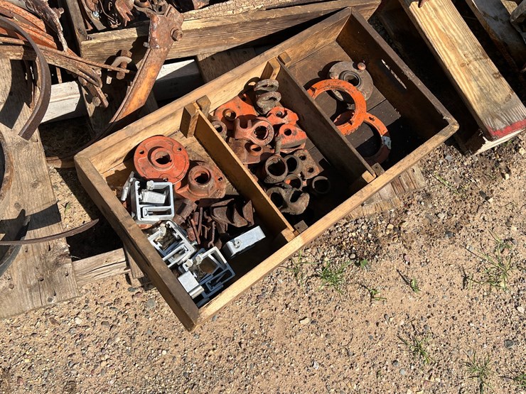 #9938-•-(3)-pallets-of-misc.-allis-chalmers-parts-image-3