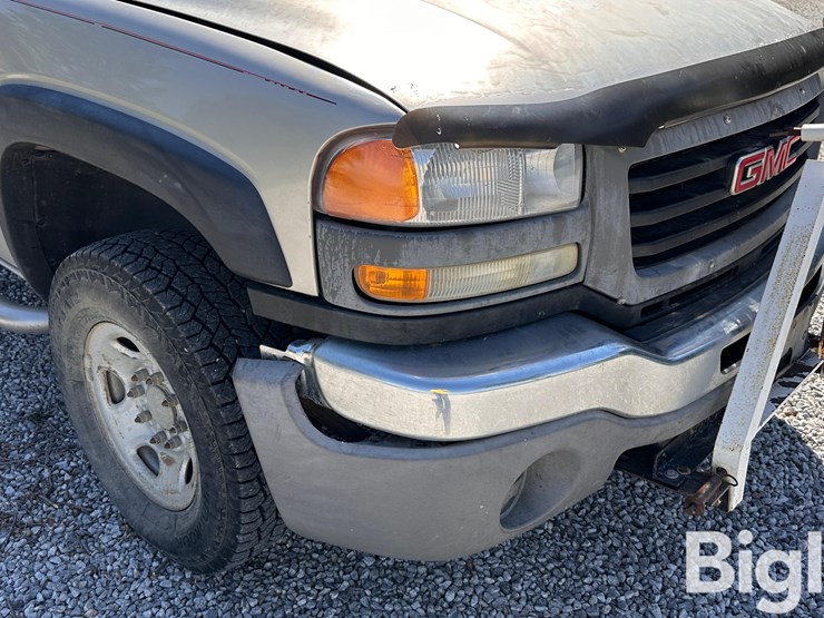 2004-gmc-sierra-2500-image-10