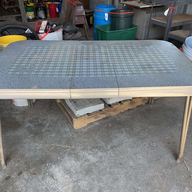 Fermica top table with leaf