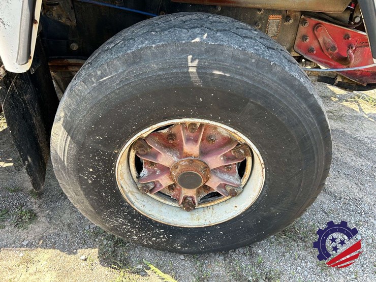 1992-mack-dm600gk-rear-discharge-concrete-mixer-truck-image-12
