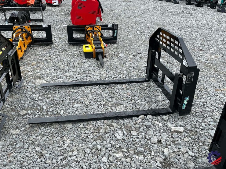 unused-2026-future-ft-dhc-skid-steer-forks---[skid-steer-attachments]-attachment-image-3