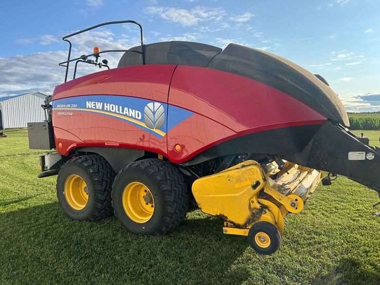 2014-new-holland-330-image-2