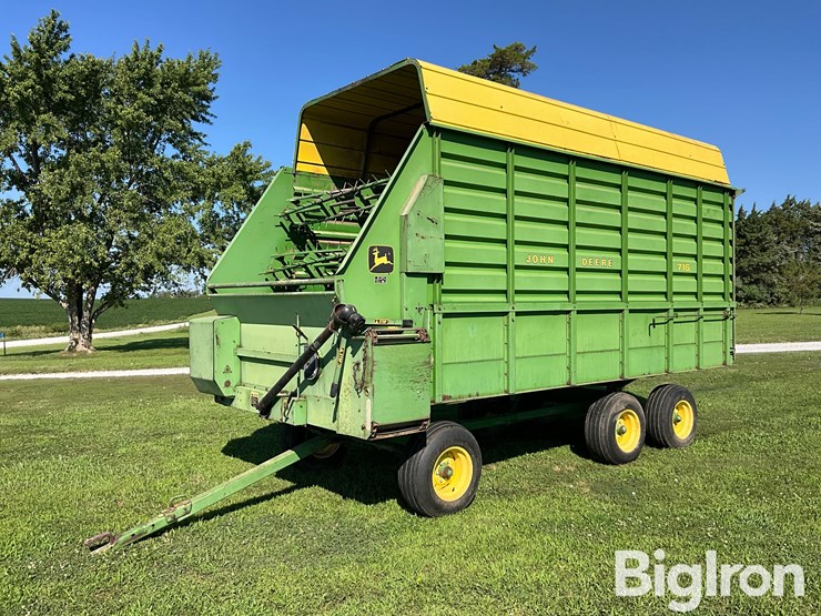 john-deere-716-image-1