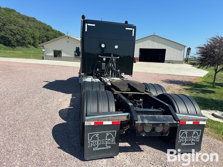 2021-kenworth-w990-image-6