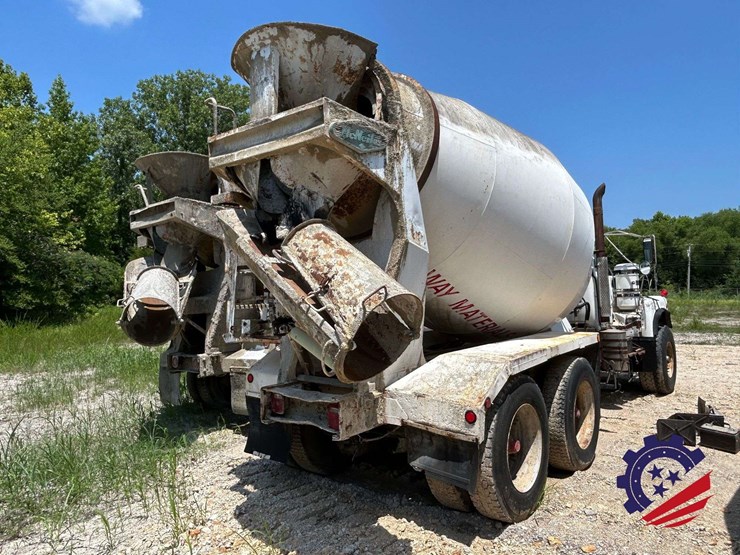 1992-mack-dm600gk-rear-discharge-(glider-kit)-concrete-mixer-truck-image-5