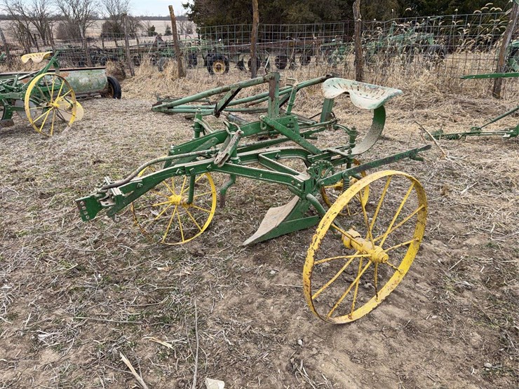 john-deere-one-bottom-plow-image-1
