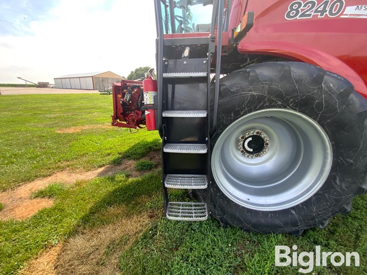 2018-case-ih-8240-image-17