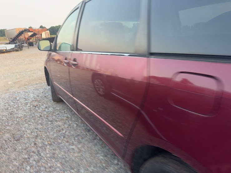 2004-toyota-sienna-image-14
